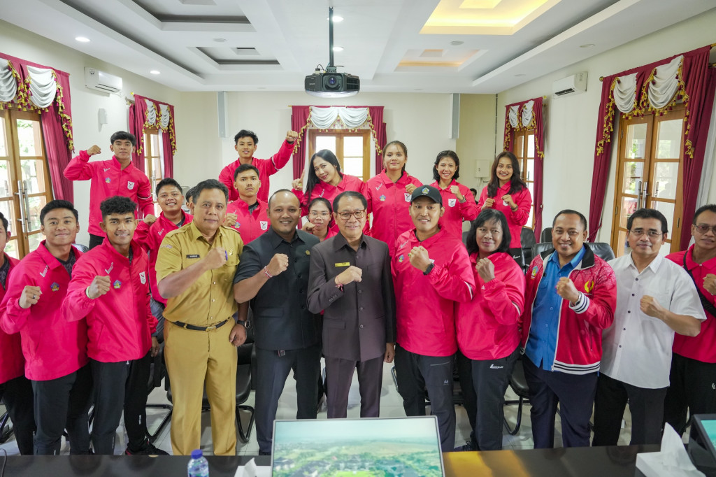 Wabup Suiasa Lepas Atlet Pencak Silat Kontingen Bali Ke PON Aceh-Sumut 2024